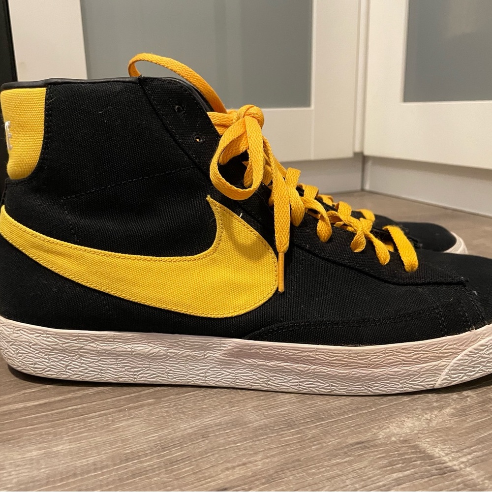 Black and yellow Mid blazer 77 shoes - Picture 3 of 5